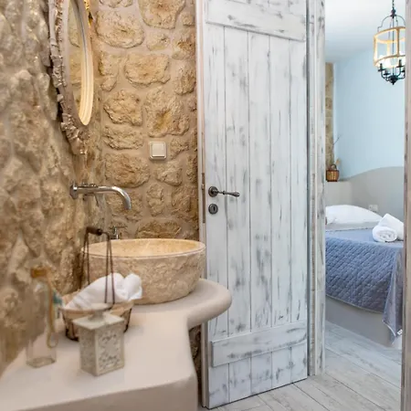 Villa Peratsi Stone Naxos City