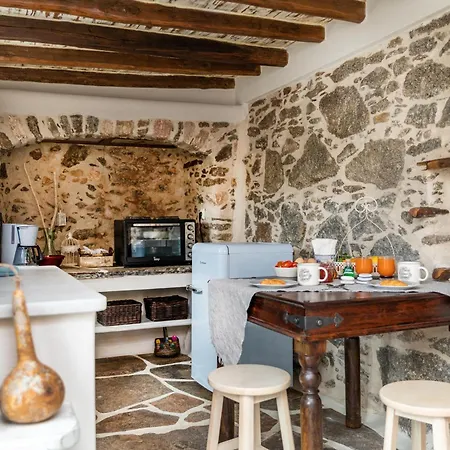 Villa Peratsi Stone Naxos City