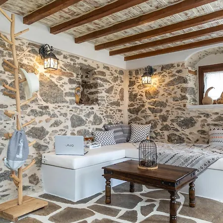 Villa Peratsi Stone Naxos City