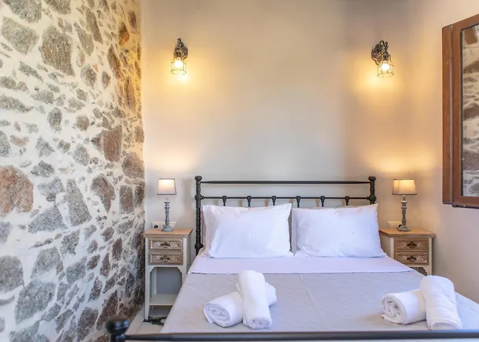 Willa Peratsi Stone *